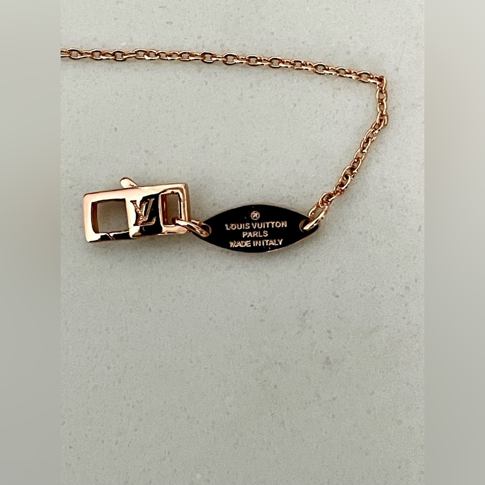 Louis Vuitton Color Blossom BB Mother Of Pearl Diamond Star Pendant in 18K RG - Picture 7 of 16